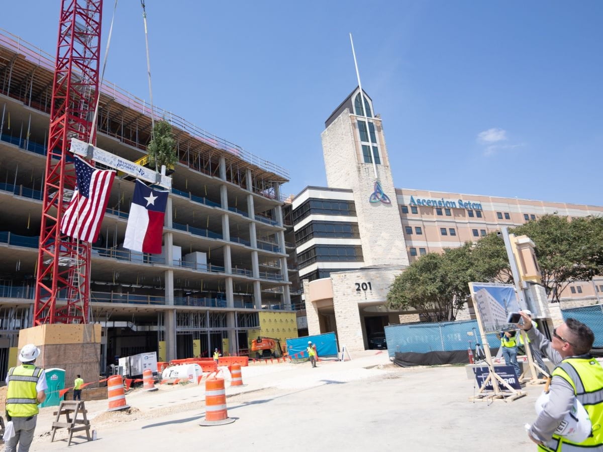 Ascension Seton and Brasfield & Gorrie celebrate topping out of bed tower at Ascension Seton Williamson