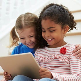 Kids & Screen Time: What Do the Experts Recommend?